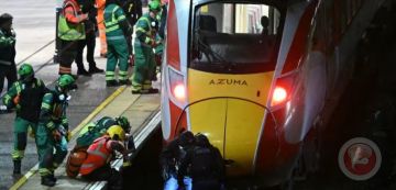 10 مصابين في حادث طعن مروع على قطار ببريطانيا