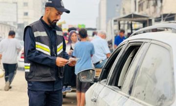 بالصور: شرطة المرور بغزة تنتشر لتسهيل حركة المواطنين والمركبات بالصور: شرطة المرور بغزة تنتشر لتسهيل حركة المواطنين والمركبات