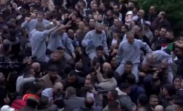 صورة: غزة : وصول 5 أسرى محررين إلى مستشفى شهداء الأقصى - بالاسماء