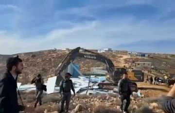 الضفة الغربية.. اضطرابات خلال عمليات هدم مبان غير قانونية في مستوطنة غوش عتصيون الضفة الغربية.. اضطرابات خلال عمليات هدم مبان غير قانونية في مستوطنة غوش عتصيون