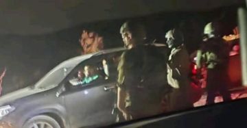 مستوطنون يهاجمون 4 مواطنين داخل مركبة في بيتونيا مستوطنون يهاجمون 4 مواطنين داخل مركبة في بيتونيا