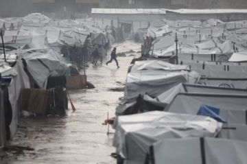 غزة... بصل: المنخفض الجوي تسبب بغرق مراكز إيواء وتضرر آلاف الخيام غزة... بصل: المنخفض الجوي تسبب بغرق مراكز إيواء وتضرر آلاف الخيام