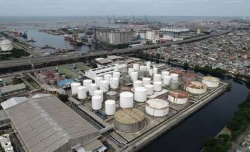 النفط يواصل التراجع وسط ضغط أمريكي لإبرام اتفاق روسيا وأوكرانيا النفط يواصل التراجع وسط ضغط أمريكي لإبرام اتفاق روسيا وأوكرانيا