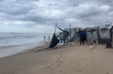 الدفاع المدني في رفح يحذر من المخاطر المحدقة بخيام النازحين مع اقتراب فصل الشتاء الدفاع المدني في رفح يحذر من المخاطر المحدقة بخيام النازحين مع اقتراب فصل الشتاء