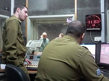 أثارت جدلا واسعا.. لماذا أغلقت إذاعة جيش الاحتلال؟ 