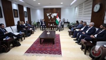 مصطفى يبحث دعم الجهود الدولية لتمكين دولة فلسطين من تولي مسؤولياتها بغزة مصطفى يبحث دعم الجهود الدولية لتمكين دولة فلسطين من تولي مسؤولياتها بغزة