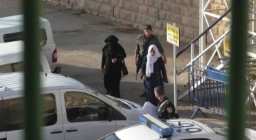 القدس: عشرات المستوطنين يقتحمون الأقصى واعتقال فتاتين