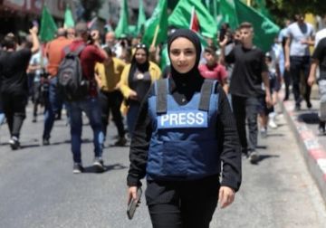 شهادة صادمة للصحفية الاسيرة فرح أبو عياش .. وضعوني مع الصراصير تحت الأرض و عتبانة على زملائي شهادة صادمة للصحفية الاسيرة فرح أبو عياش .. وضعوني مع الصراصير تحت الأرض و عتبانة على زملائي