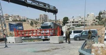 الاحتلال ينصب بوابات عسكرية جديدة غرب سلفيت الاحتلال ينصب بوابات عسكرية جديدة غرب سلفيت