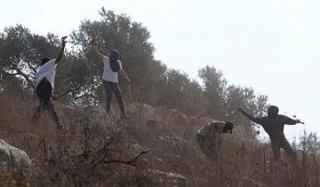 إصابة فلسطيني باعتداء مستوطنين... وتصاعد غير مسبوق للعنف في الضفة