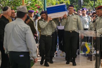 إسرائيل تكشف عن هوية الجثث الثلاث التي سلمتها القسام