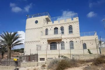 الاحتلال يسلم قرارات إخلاء ويستولي على منازل بالقدس