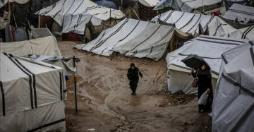 شهيدة وعشرات الآلاف بلا مأوى: العاصفة تضرب خيام النازحين مجددا