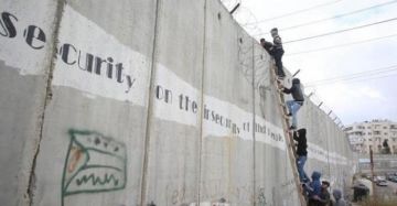 إصابة عاملين برصاص الاحتلال قرب الجدار بالرام