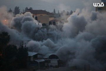  تحت النار ... الاحتلال يفجر منزل عائلة الشهيد ضياء حمارشة