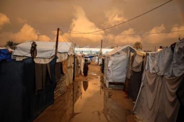 الدفاع المدني بغزة: شهيدان خلال المنخفض الجوي وغرق عشرات الخيام الدفاع المدني بغزة: شهيدان خلال المنخفض الجوي وغرق عشرات الخيام