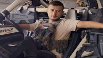 توزيع الحلوى في قطاع غزة احتفالا بمقتل ياسر أبو شباب (فيديو صور) توزيع الحلوى في قطاع غزة احتفالا بمقتل ياسر أبو شباب (فيديو صور)