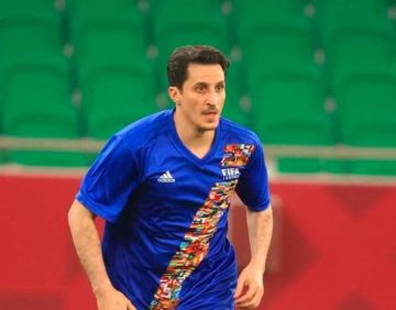 اللاعب السعودي نواف التمياط يمسح علم الاحتلال في مباراة استعراضية بقطر اللاعب السعودي نواف التمياط يمسح علم الاحتلال في مباراة استعراضية بقطر