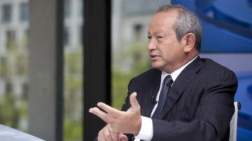 نجيب ساويرس يرد على شائعة طاردته وهزت مصر