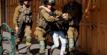 الاحتلال يشن حملة مداهمات واعتقالات واسعة في الضفة الاحتلال يشن حملة مداهمات واعتقالات واسعة في الضفة