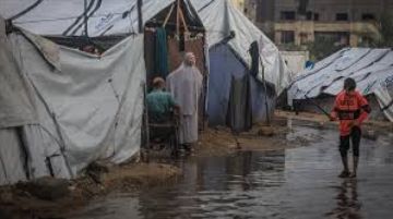 المنخفض الجوي يكشف هشاشة الواقع الإنساني في غزة ويهدد حياة النازحين المنخفض الجوي يكشف هشاشة الواقع الإنساني في غزة ويهدد حياة النازحين