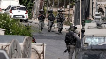 الجيش الإسرائيلي يقتل فلسطينيين اثنين بزعم محاولتهما تنفيذ عملية دهس في الخليل