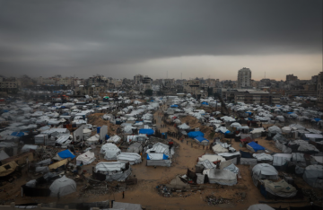 الأونروا: الظروف الجوية تهدد حياة آلاف النازحين في غزة