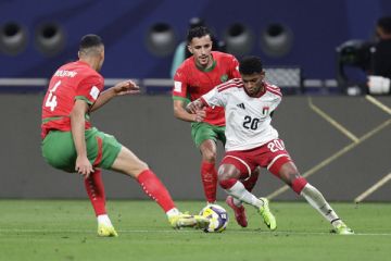 المغرب يطيح بالإمارات بثلاثية ويتأهل لنهائي كأس العرب