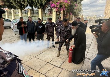 صور.. الدفاع المدني يسلم معدات إطفاء وإنقاذ لرؤساء الكنائس في بيت لحم استعدادا لأعياد الميلاد