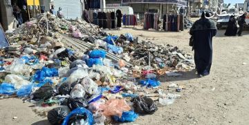 تقرير بين القمامة والمجاري.. حياة النازحين في غزة تحت حصار الخطر الصامت