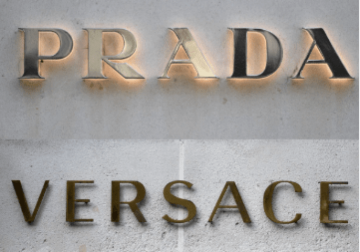 Prada تستحوذ على Versace فى صفقة تاريخية تغير خريطة الأزياء