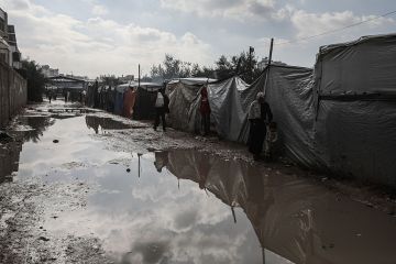 الأونروا: انهيار 17 مبنى وتضرر أكثر من 42 ألف خيمة في غزة جراء المنخفض الجوي