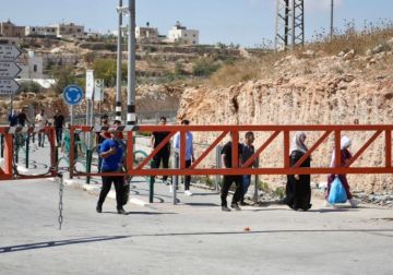 الاحتلال يغلق مدخل بلدة الزاوية لليوم الخامس على التوالي الاحتلال يغلق مدخل بلدة الزاوية لليوم الخامس على التوالي