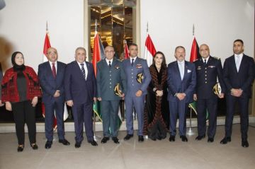 سفارة دولة فلسطين بلبنان تنظم حفل استقبال بمناسبة اليوم الوطني الفلسطيني ويوم التضامن العالمي مع شعبنا سفارة دولة فلسطين بلبنان تنظم حفل استقبال بمناسبة اليوم الوطني الفلسطيني ويوم التضامن العالمي مع شعبنا