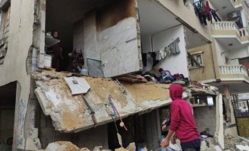 الدفاع المدني يحذر: منازل متصدعة تنهار جزئيا في غزة الدفاع المدني يحذر: منازل متصدعة تنهار جزئيا في غزة