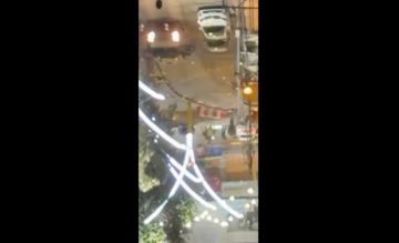 بالفيديو استشهاد شابين برصاص الاحتلال في الخليل بزعم تنفيذ عملية دهس بالفيديو استشهاد شابين برصاص الاحتلال في الخليل بزعم تنفيذ عملية دهس