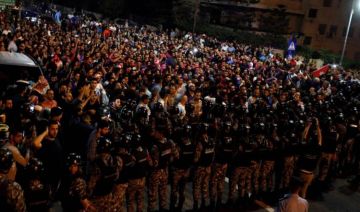 الأردن: استقالة الملقى من رئاسة الحكومة وتواصل الاحتجاجات الأردن: استقالة الملقى من رئاسة الحكومة وتواصل الاحتجاجات