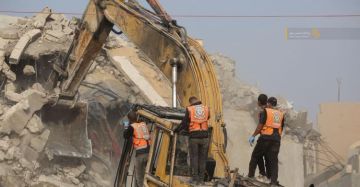 الدفاع المدني: انتشلنا جثامين 25 شهيدا من تحت أنقاض منزل بخانيونس الدفاع المدني: انتشلنا جثامين 25 شهيدا من تحت أنقاض منزل بخانيونس