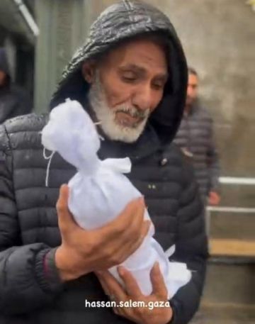 بالفيديو استشهاد رضيع جراء البرد الشديد في غزة بالفيديو استشهاد رضيع جراء البرد الشديد في غزة