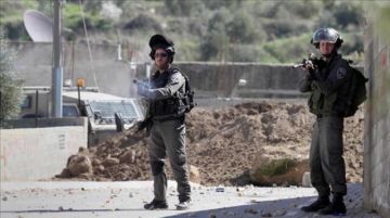 إصابة فلسطيني برصاص الاحتلال قرب جدار الفصل شمال القدس