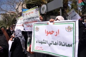 نابلس تنتفض رفضا لقرار وقف رواتب أهالي الشهداء والجرحى والأسرى