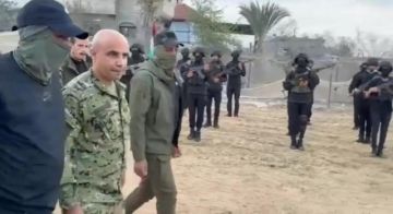 الاحتلال يكشف انهيار العملاء في غزة.. العشرات يسلمون أنفسهم لحماس الاحتلال يكشف انهيار العملاء في غزة.. العشرات يسلمون أنفسهم لحماس