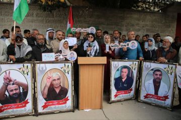 صرخة الأسرى في غزة تهز الضمير للمطالبة باستعادة الجثامين صرخة الأسرى في غزة تهز الضمير للمطالبة باستعادة الجثامين