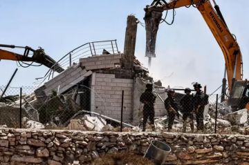 بالفيديو الاحتلال يهدم منزلا في عرابة البطوف داخل أراضي 48 بالفيديو الاحتلال يهدم منزلا في عرابة البطوف داخل أراضي 48