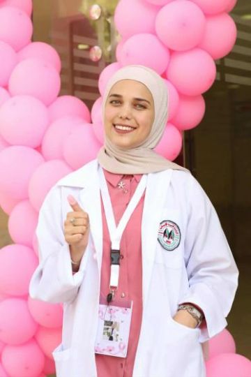 تالا أبو سارة طالبة كلية الصيدلة في الجامعة العربية الأمريكية تطلق أكاديمية مبتكرة تعيد تشكيل مستقبل المهنة