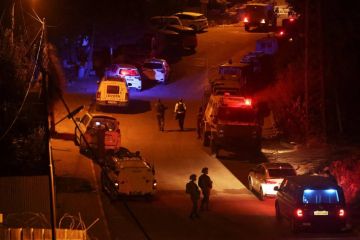 شهيدان وإصابة جندي إسرائيلي بعملية دهس في الخليل شهيدان وإصابة جندي إسرائيلي بعملية دهس في الخليل