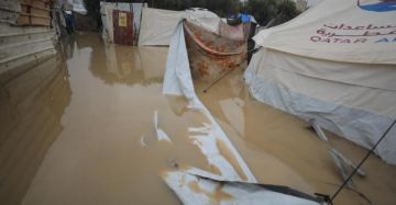 الدفاع المدني: المنخفض الأخير شل الحياة الإنسانية في قطاع غزة