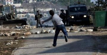 اندلاع مواجهات مع قوات الاحتلال بـ كفر مالك اندلاع مواجهات مع قوات الاحتلال بـ كفر مالك