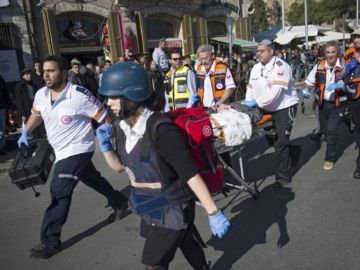 33 قتيلا إسرائيليا و321 مصابا جراء عمليات المقاومة بالانتفاضة 33 قتيلا إسرائيليا و321 مصابا جراء عمليات المقاومة بالانتفاضة