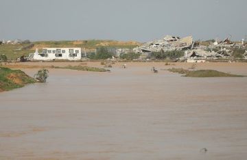 القوات الإسرائيلية تفتح مجرى وادي غزة وتغرق خيام النازحين بشكل متعمد (فيديو صور)